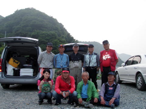 大鐘川銀魚釣り会のみなさん。韓国で鮎は銀魚