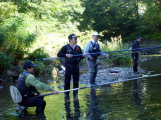 真瀨川で会員の釣り姿の写真