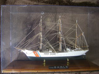 藤本宅の玄関に飾ってある帆船模型の写真