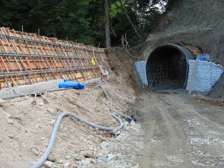 ダム工事現場トンネル
